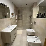 Family Friendly Flat Steps From The Zoo Вроцлав