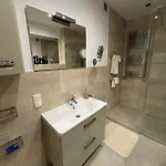 Family Friendly Flat Steps From The Zoo Вроцлав