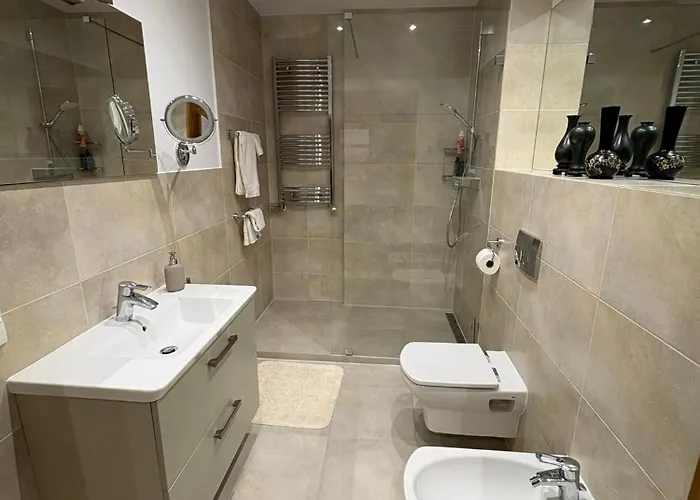 Family Friendly Flat Steps From The Zoo Вроцлав