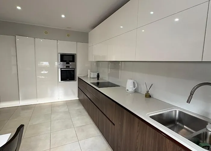 Апартаменты Family Friendly Flat Steps From The Zoo *